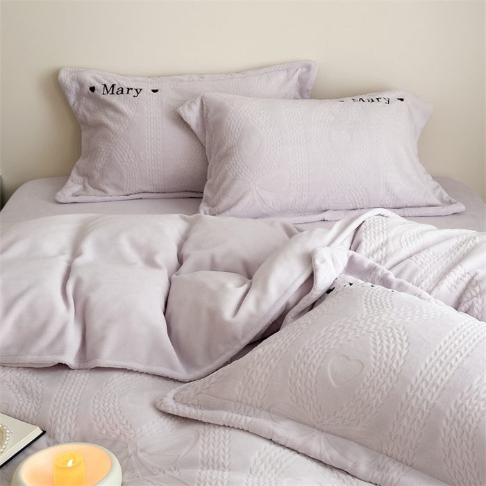 91家纺网 家纺一手货源 找家纺 潘朵拉家纺 2024新款法式刺绣雕花绒牛奶绒四件套-麦瑞系列 麦瑞浅紫