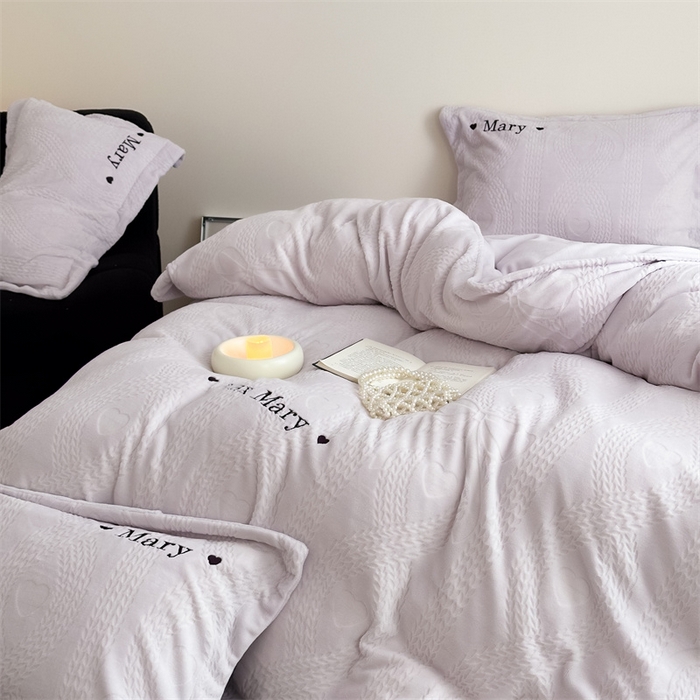 91家纺网 家纺一手货源 找家纺 潘朵拉家纺 2024新款法式刺绣雕花绒牛奶绒四件套-麦瑞系列 麦瑞浅紫