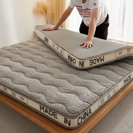 91家纺网 家纺一手货源 找家纺 （总）暖季家纺 2025新款 双边立体款 羊羔绒床垫  