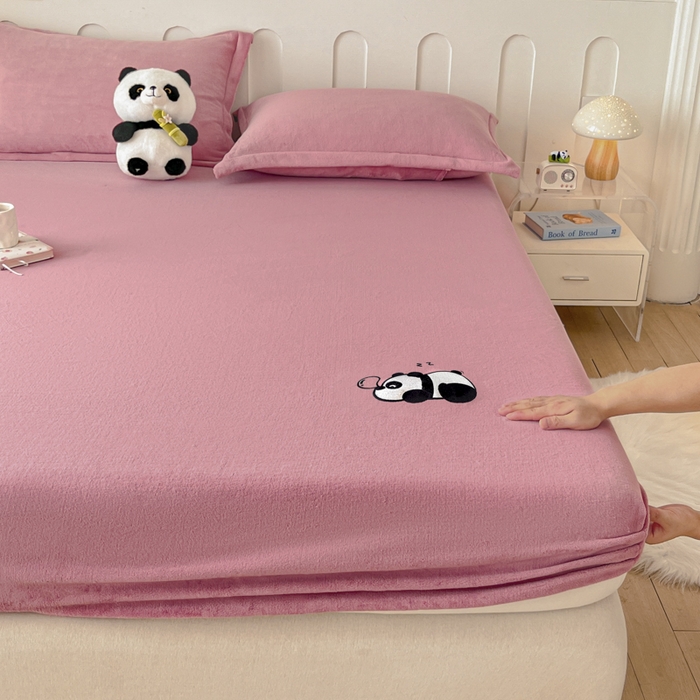 91家纺网 家纺一手货源 找家纺 梵克保罗 2024新款秋冬新款保暖加厚纯色牛奶绒泡泡熊刺绣单品单床笠 泡泡熊-豆沙