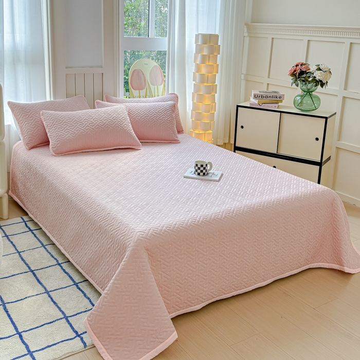 91家纺网 家纺一手货源 找家纺 芯元素 2024新款云纱棉床盖三件套 樱花粉