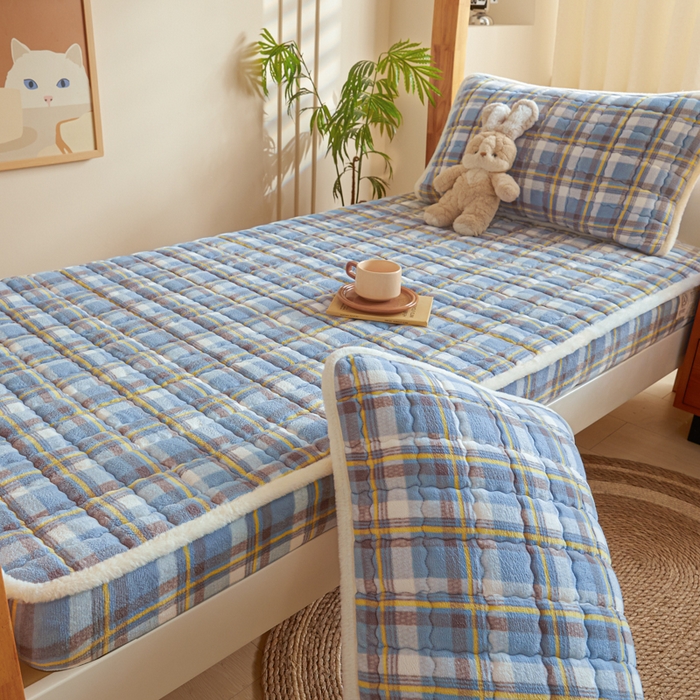 91家纺网 家纺一手货源 找家纺 鑫钰 2024新款秋冬季学生宿舍专用加厚牛奶绒床笠-暖格 暖格-简希蓝
