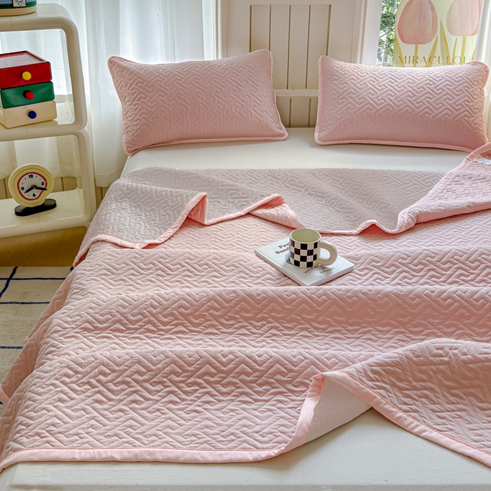 91家纺网 家纺一手货源 找家纺 芯元素 2024新款云纱棉床盖三件套 樱花粉