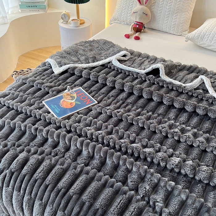 91家纺网 家纺一手货源 找家纺 金喜 2024新款纯色仿裘皮兔绒毛毯包边款多用途毛毯办公室午睡毯家用毛毯被  深灰