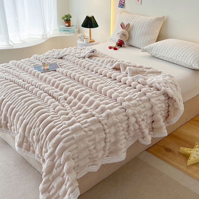 91家纺网 家纺一手货源 找家纺 金喜 2024新款纯色仿裘皮兔绒毛毯包边款多用途毛毯办公室午睡毯家用毛毯被  米杏