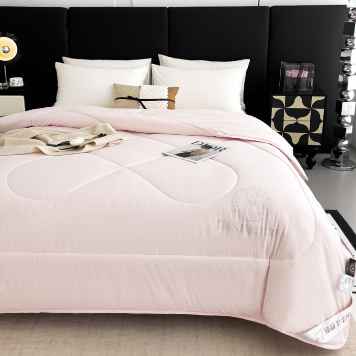 91家纺网 家纺一手货源 找家纺 梵克保罗 2024秋冬保暖加厚新西兰进口羊毛防绒抗菌被羊绒被冬被被子被芯 粉色