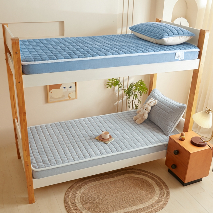 91家纺网 家纺一手货源 找家纺 鑫钰 2024新款秋冬季学生宿舍专用加厚牛奶绒床笠-暖格 暖格-浅灰