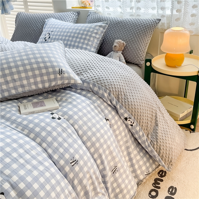 91家纺网 家纺一手货源 找家纺 佰亿莱 2024新款豆豆绒四件套 蓝格熊猫-灰