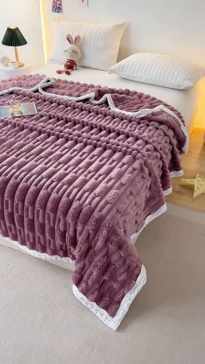 91家纺网 家纺一手货源 找家纺 金喜 2024新款纯色仿裘皮兔绒毛毯包边款多用途毛毯办公室午睡毯家用毛毯被  典雅紫