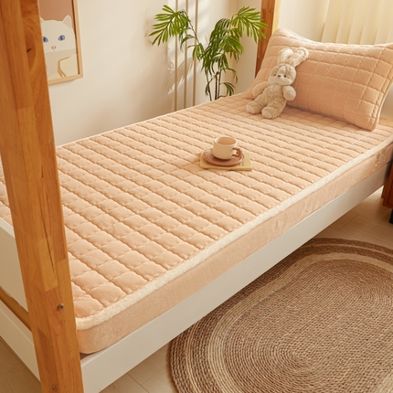 91家纺网 家纺一手货源 找家纺 鑫钰 2024新款秋冬季学生宿舍专用加厚牛奶绒床笠-暖格 暖格-卡其