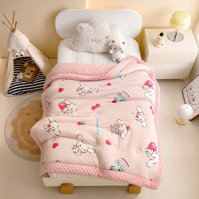 91家纺网 家纺一手货源 找家纺 乐秀家纺 2025新款A类三丽鸥针织棉豆豆被 带激光防伪吊牌 甜心玉桂狗