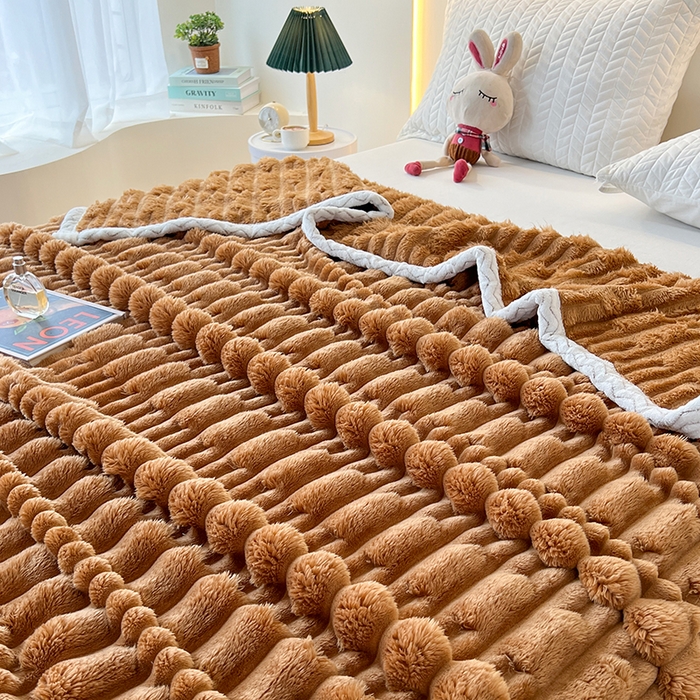 91家纺网 家纺一手货源 找家纺 金喜 2024新款纯色仿裘皮兔绒毛毯包边款多用途毛毯办公室午睡毯家用毛毯被  咖啡