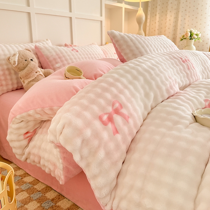 91家纺网 家纺一手货源 找家纺 金喜 2024新款牛奶绒印花泡泡四件套 泡泡牛奶绒-拾忆粉