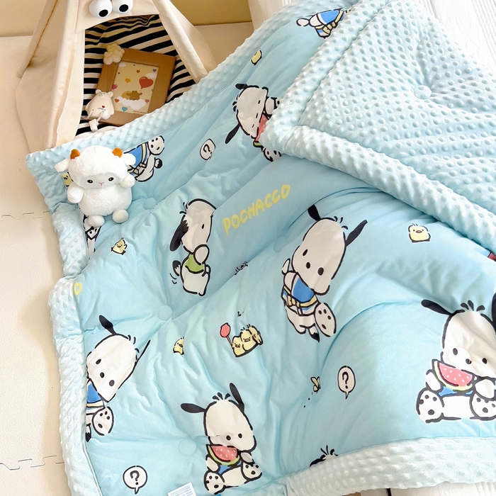 91家纺网 家纺一手货源 找家纺 乐秀家纺 2025新款A类三丽鸥针织棉豆豆被 带激光防伪吊牌 西瓜帕恰狗