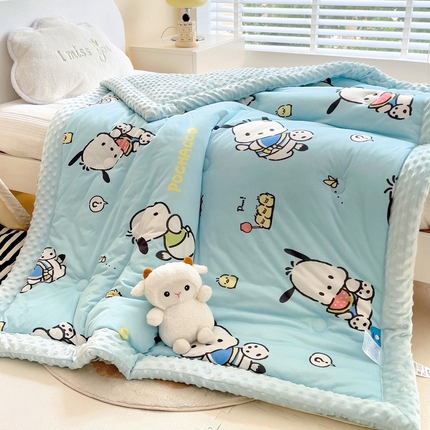 91家纺网 家纺一手货源 找家纺 乐秀家纺 2025新款A类三丽鸥针织棉豆豆被 带激光防伪吊牌 西瓜帕恰狗