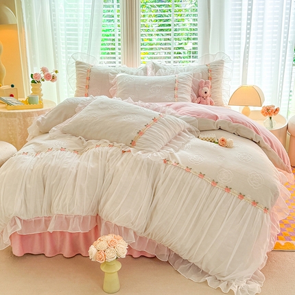 91家纺网 家纺一手货源 找家纺 逸尚阁 2024新款雕花牛奶绒蕾丝花边四件套-维密 绒维密-白粉色