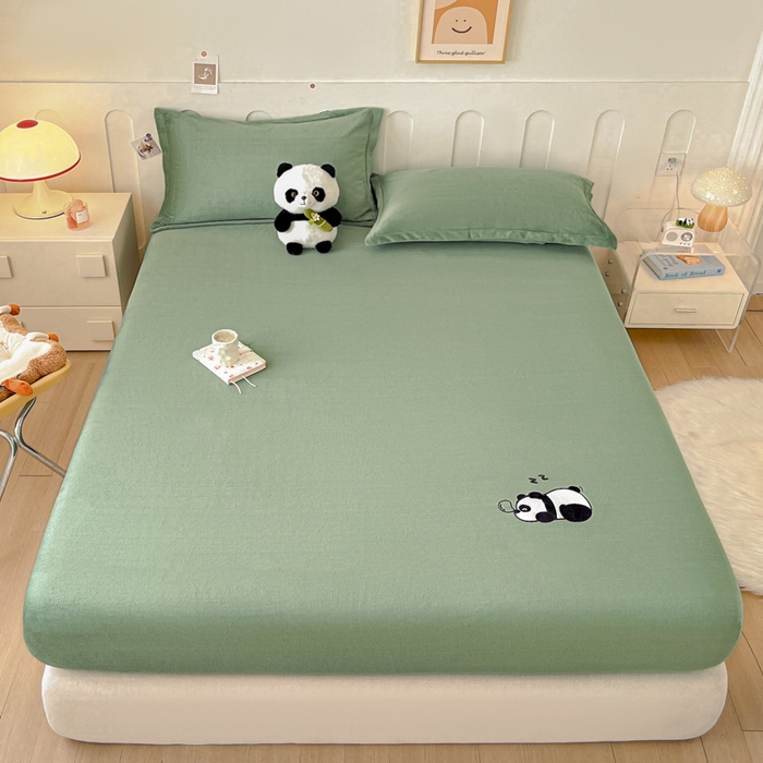 91家纺网 家纺一手货源 找家纺 梵克保罗 2024新款秋冬新款保暖加厚纯色牛奶绒泡泡熊刺绣单品单床笠 泡泡熊-墨子绿