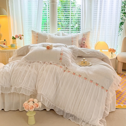 91家纺网 家纺一手货源 找家纺 逸尚阁 2024新款雕花牛奶绒蕾丝花边四件套-维密 绒维密-奶油白
