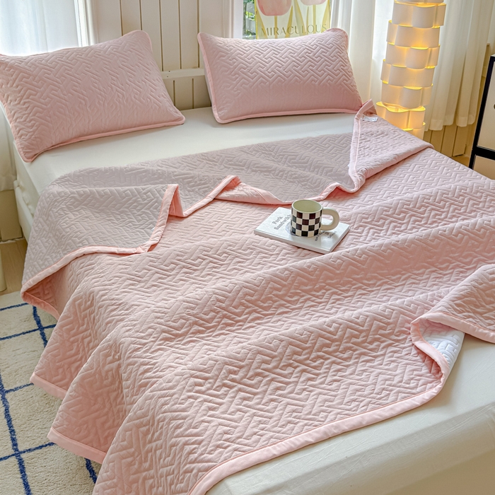 91家纺网 家纺一手货源 找家纺 芯元素 2024新款云纱棉床盖三件套 樱花粉