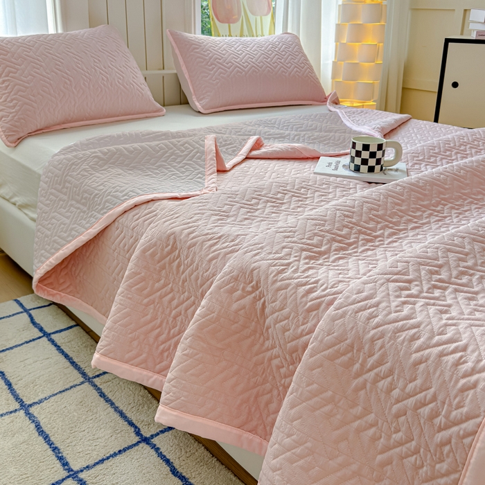 91家纺网 家纺一手货源 找家纺 芯元素 2024新款云纱棉床盖三件套 樱花粉