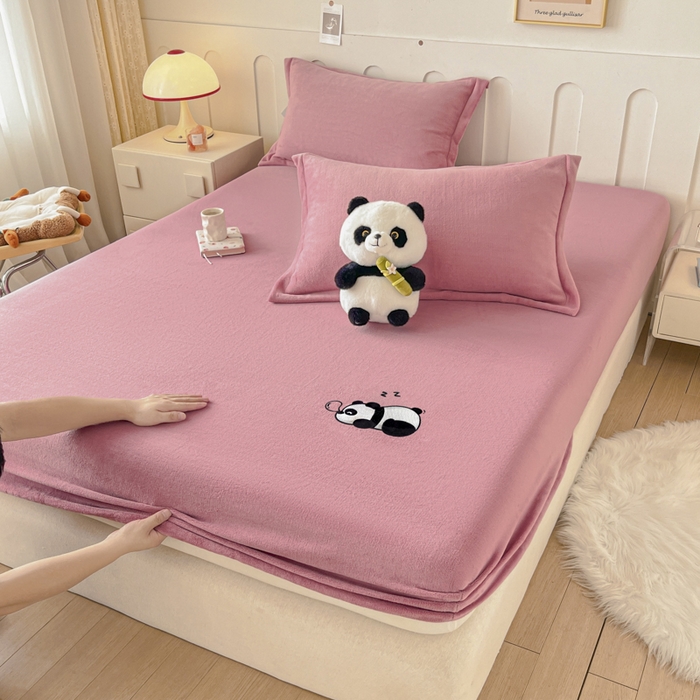 91家纺网 家纺一手货源 找家纺 梵克保罗 2024新款秋冬新款保暖加厚纯色牛奶绒泡泡熊刺绣单品单床笠 泡泡熊-豆沙