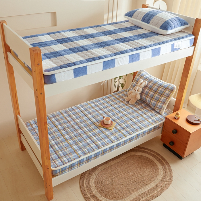 91家纺网 家纺一手货源 找家纺 鑫钰 2024新款秋冬季学生宿舍专用加厚牛奶绒床笠-暖格 暖格-简希蓝