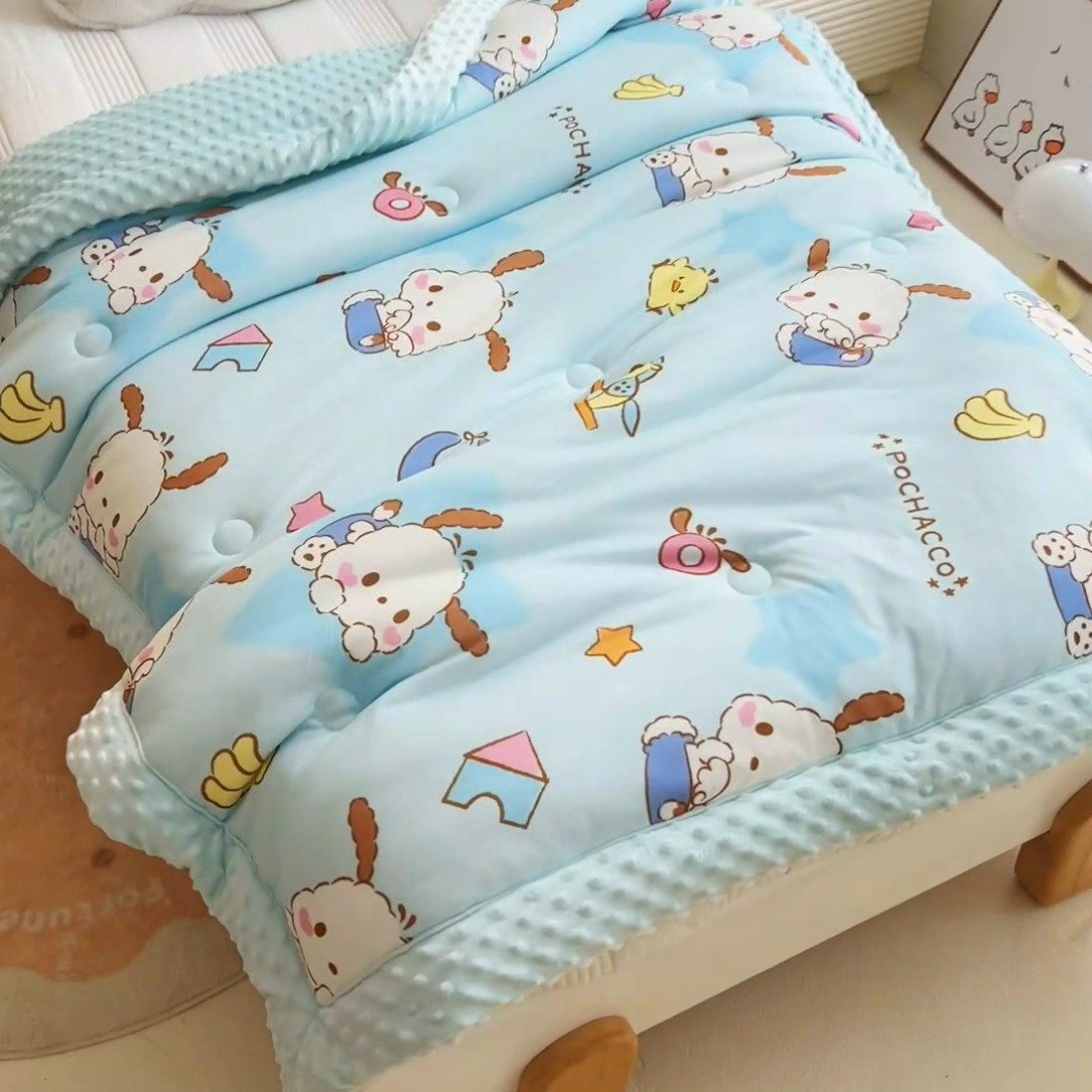 91家纺网 家纺一手货源 找家纺 乐秀家纺 2025新款A类三丽鸥针织棉豆豆被 带激光防伪吊牌 西瓜帕恰狗