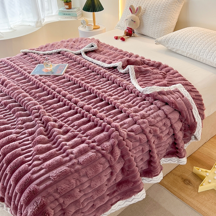 91家纺网 家纺一手货源 找家纺 金喜 2024新款纯色仿裘皮兔绒毛毯包边款多用途毛毯办公室午睡毯家用毛毯被  典雅紫