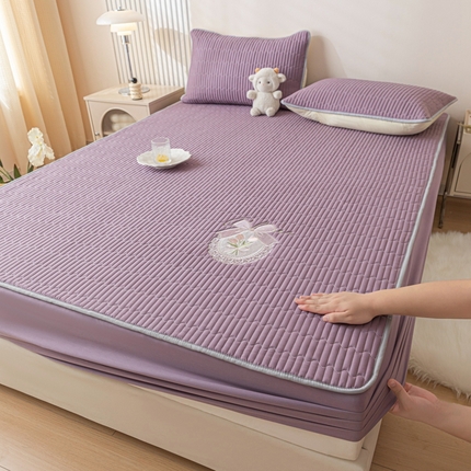 91家纺网 家纺一手货源 找家纺 暖季家纺 2025新款40支长绒棉刺绣款全棉夹棉床笠支持定制 全棉夹棉蝴蝶结-罗兰紫