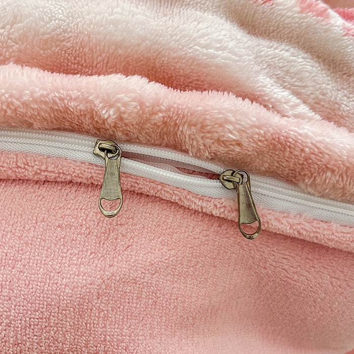 91家纺网 家纺一手货源 找家纺 金喜 2024新款牛奶绒印花泡泡四件套 泡泡牛奶绒-字母粉