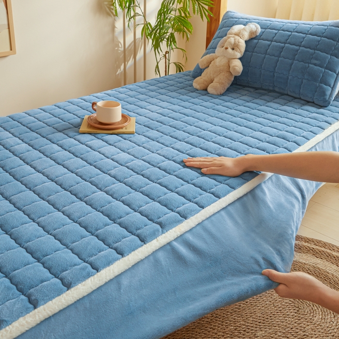 91家纺网 家纺一手货源 找家纺 鑫钰 2024新款秋冬季学生宿舍专用加厚牛奶绒床笠-暖格 暖格-湖蓝