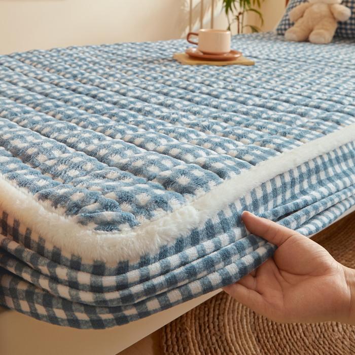 91家纺网 家纺一手货源 找家纺 鑫钰 2024新款秋冬季学生宿舍专用加厚牛奶绒床笠-暖格 暖格-蓝小格