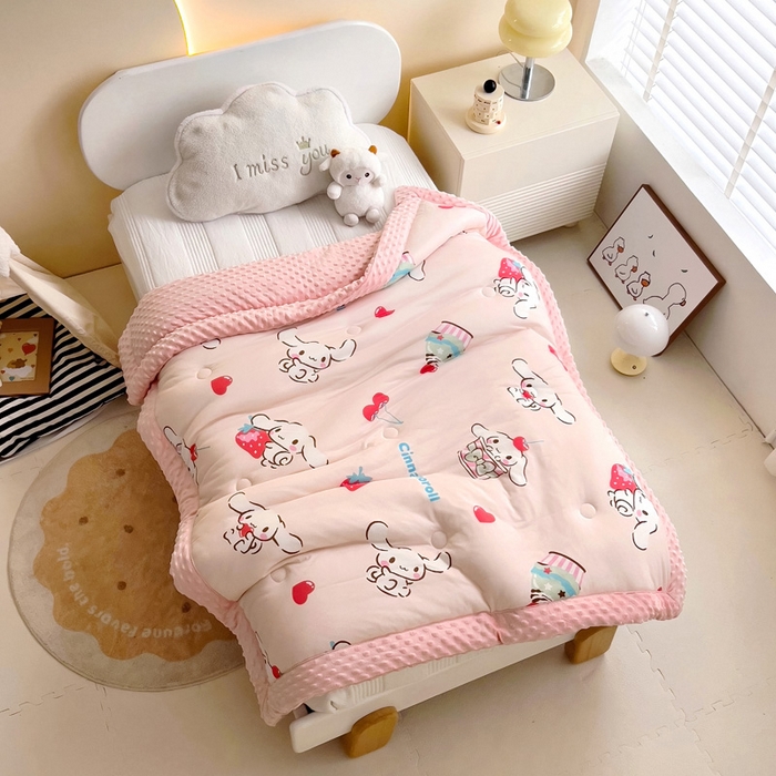 91家纺网 家纺一手货源 找家纺 乐秀家纺 2025新款A类三丽鸥针织棉豆豆被 带激光防伪吊牌 甜心玉桂狗