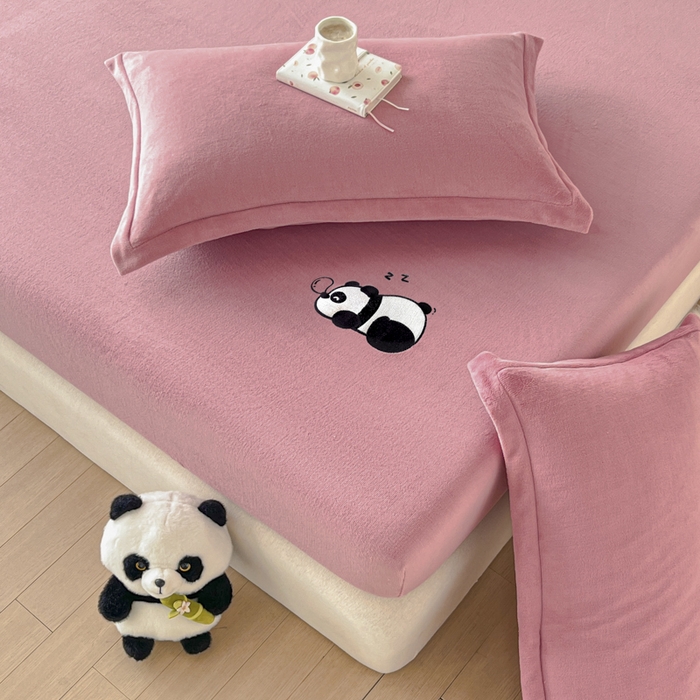 91家纺网 家纺一手货源 找家纺 梵克保罗 2024新款秋冬新款保暖加厚纯色牛奶绒泡泡熊刺绣单品单床笠 泡泡熊-豆沙