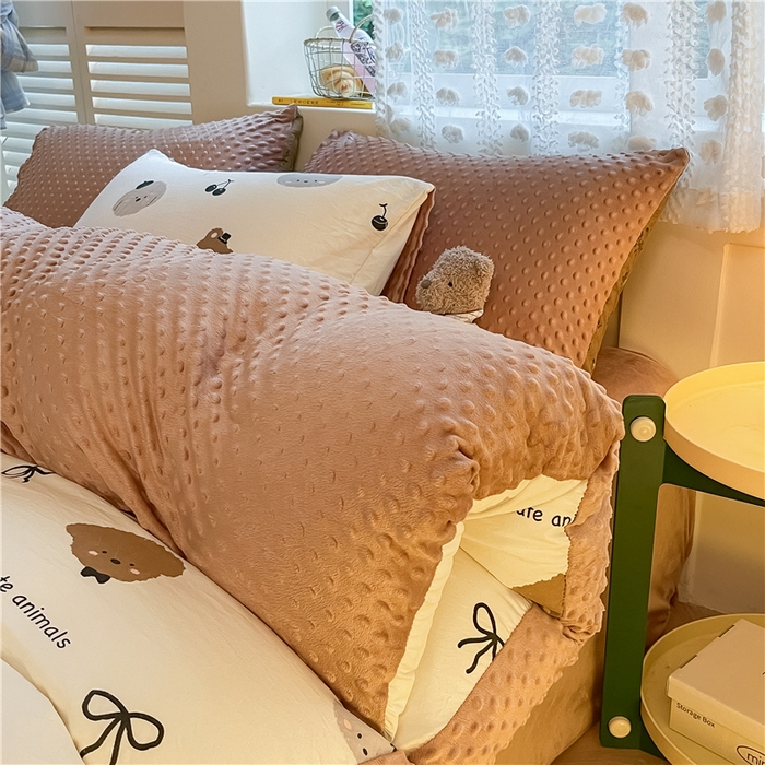 91家纺网 家纺一手货源 找家纺 佰亿莱 2024新款豆豆绒四件套 咖啡小熊