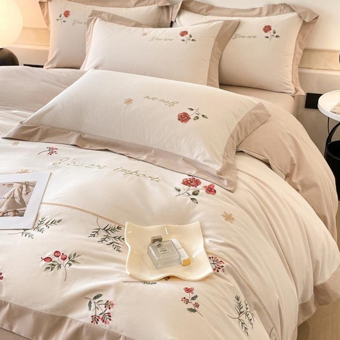 91家纺网 家纺一手货源 找家纺 遇见家居生活馆 2024新款A类全棉磨毛刺绣四件套-丽莎 丽莎-杏驼色