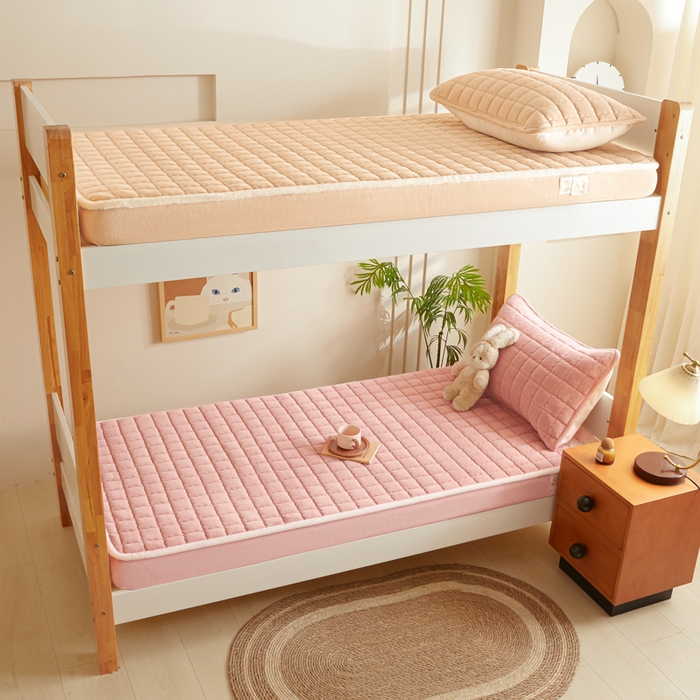 91家纺网 家纺一手货源 找家纺 鑫钰 2024新款秋冬季学生宿舍专用加厚牛奶绒床笠-暖格 暖格-绯粉