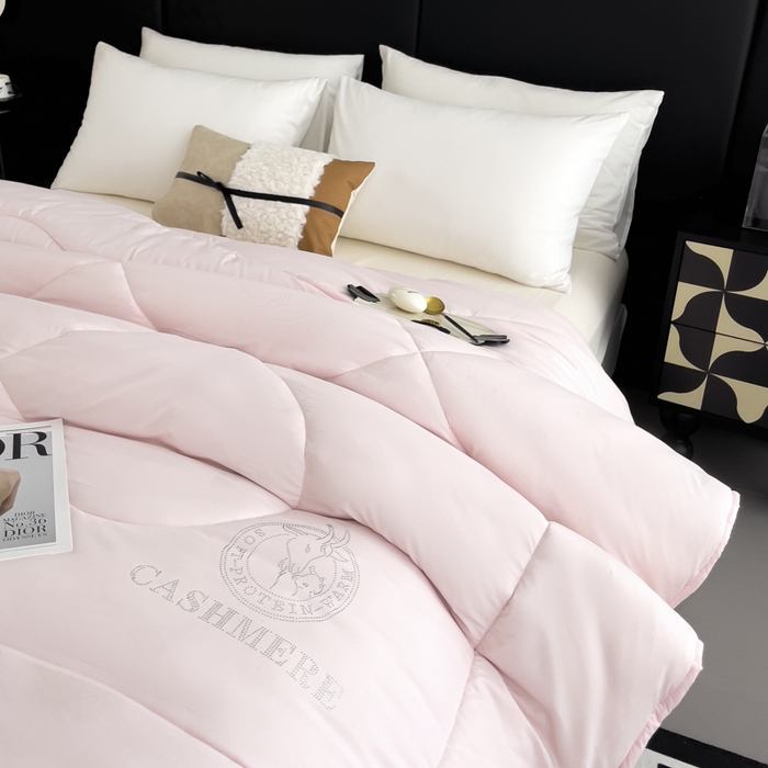 91家纺网 家纺一手货源 找家纺 梵克保罗 2024秋冬保暖加厚新西兰进口羊毛防绒抗菌被羊绒被冬被被子被芯 粉色