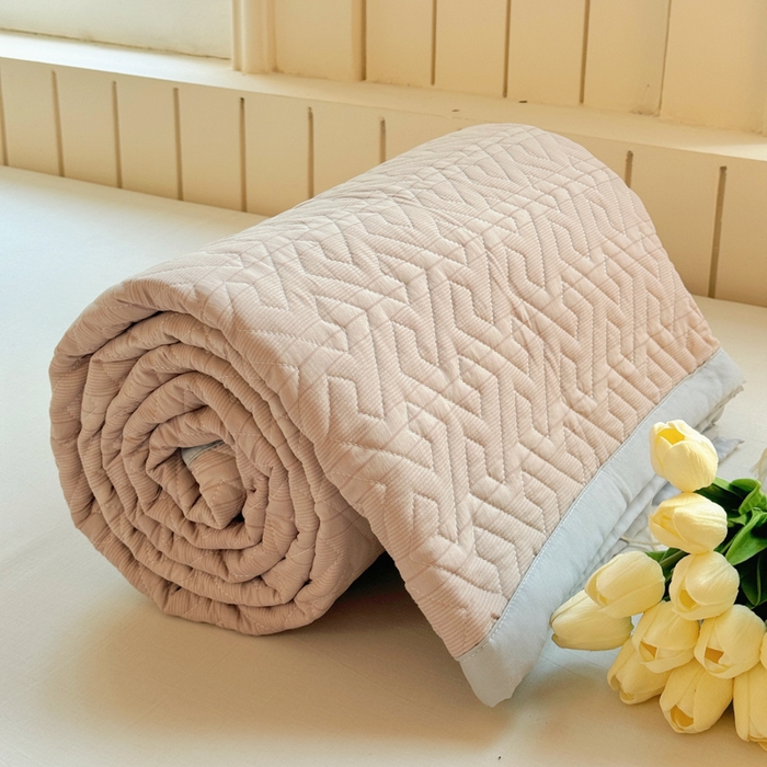 91家纺网 家纺一手货源 找家纺 芯元素 2024新款云纱棉床盖三件套 绅士咖