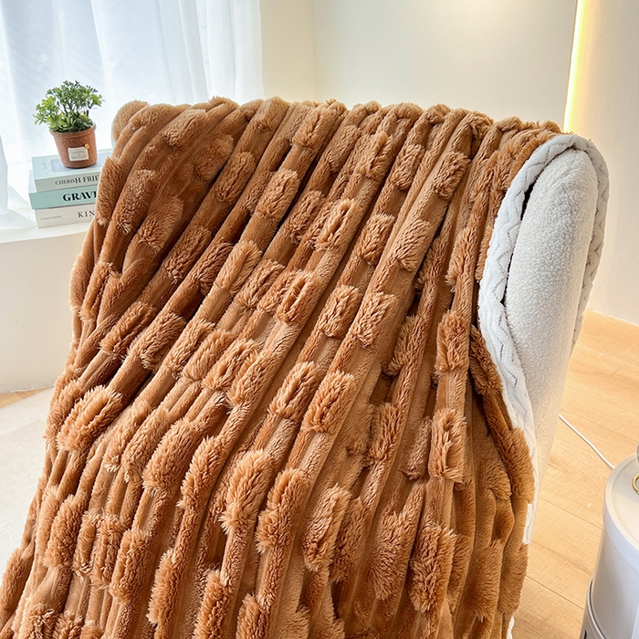 91家纺网 家纺一手货源 找家纺 金喜 2024新款纯色仿裘皮兔绒毛毯包边款多用途毛毯办公室午睡毯家用毛毯被  咖啡