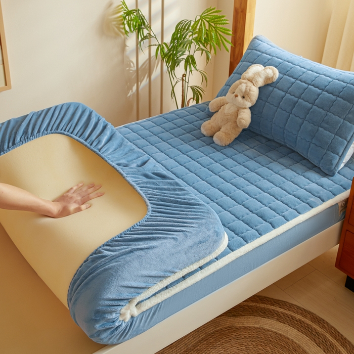 91家纺网 家纺一手货源 找家纺 鑫钰 2024新款秋冬季学生宿舍专用加厚牛奶绒床笠-暖格 暖格-湖蓝