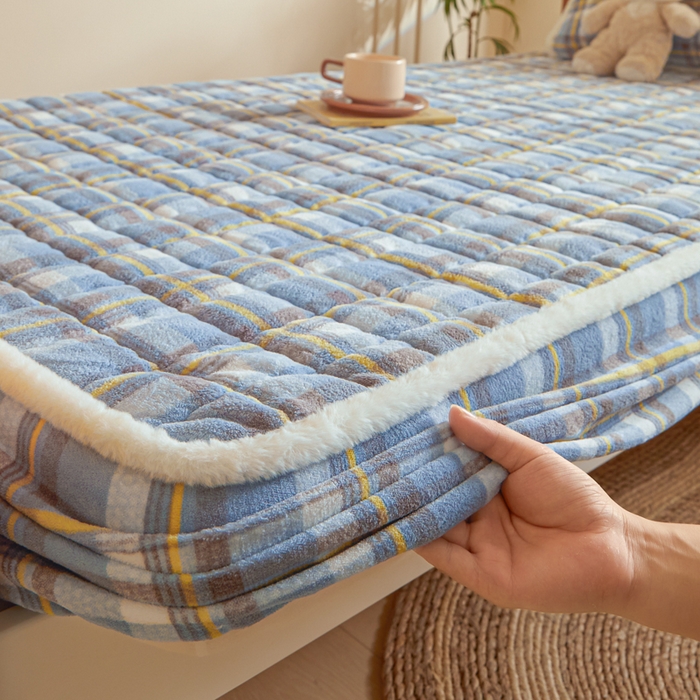 91家纺网 家纺一手货源 找家纺 鑫钰 2024新款秋冬季学生宿舍专用加厚牛奶绒床笠-暖格 暖格-简希蓝