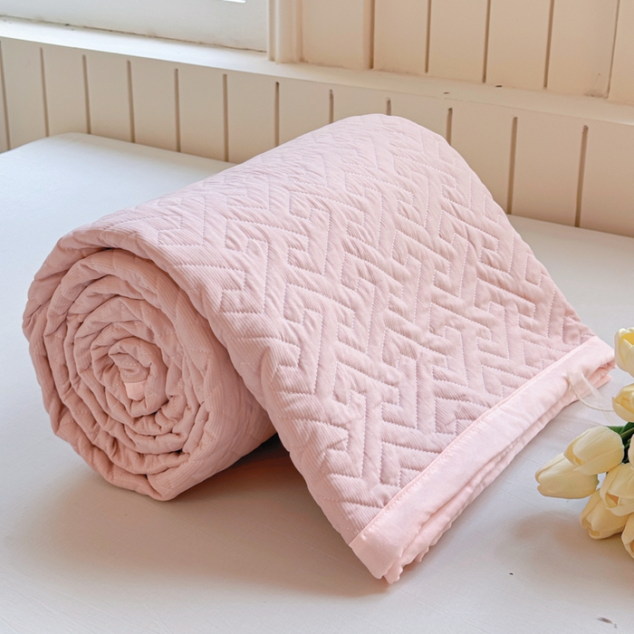 91家纺网 家纺一手货源 找家纺 芯元素 2024新款云纱棉床盖三件套 樱花粉