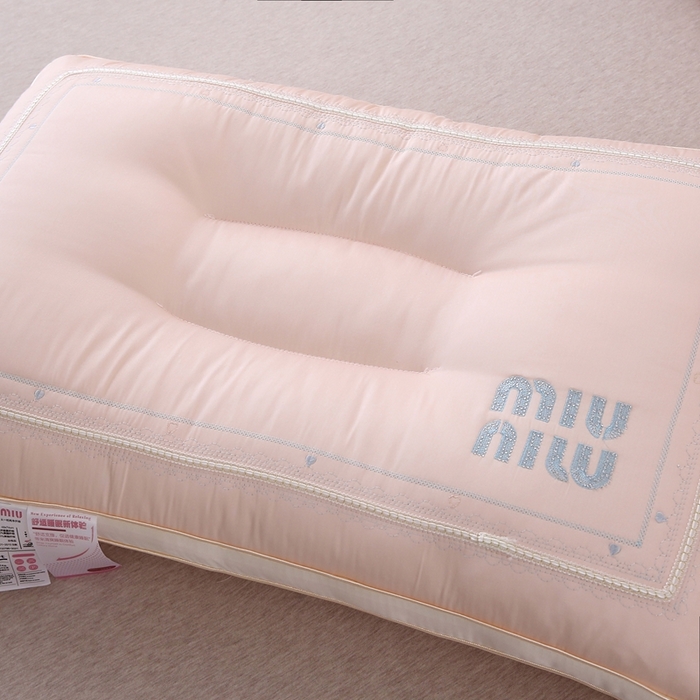 91家纺网 家纺一手货源 找家纺 （总）赛格时代家居 2024新款定型护颈舒适枕枕头枕芯- miumiu粉