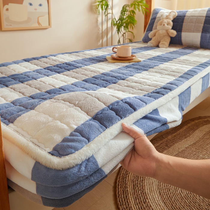 91家纺网 家纺一手货源 找家纺 鑫钰 2024新款秋冬季学生宿舍专用加厚牛奶绒床笠-暖格 暖格-蓝大格