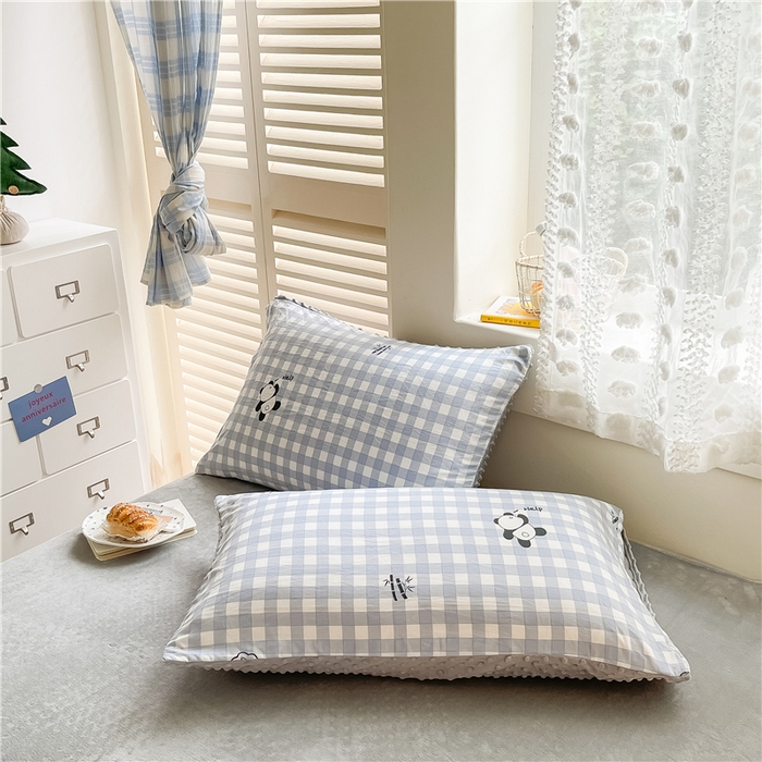 91家纺网 家纺一手货源 找家纺 佰亿莱 2024新款豆豆绒四件套 蓝格熊猫-灰