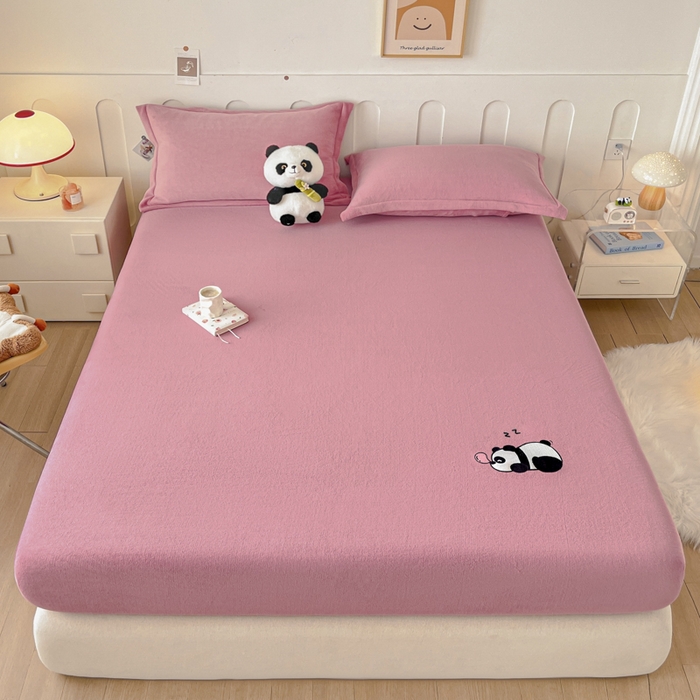 91家纺网 家纺一手货源 找家纺 梵克保罗 2024新款秋冬新款保暖加厚纯色牛奶绒泡泡熊刺绣单品单床笠 泡泡熊-豆沙