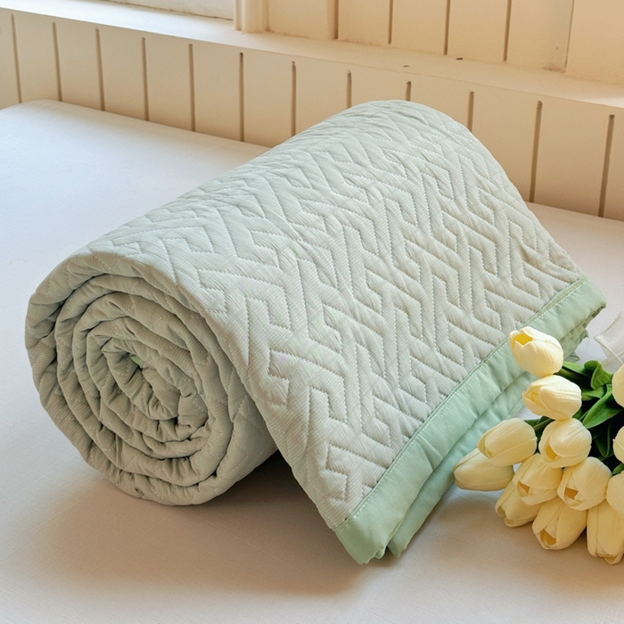 91家纺网 家纺一手货源 找家纺 芯元素 2024新款云纱棉床盖三件套 青草绿