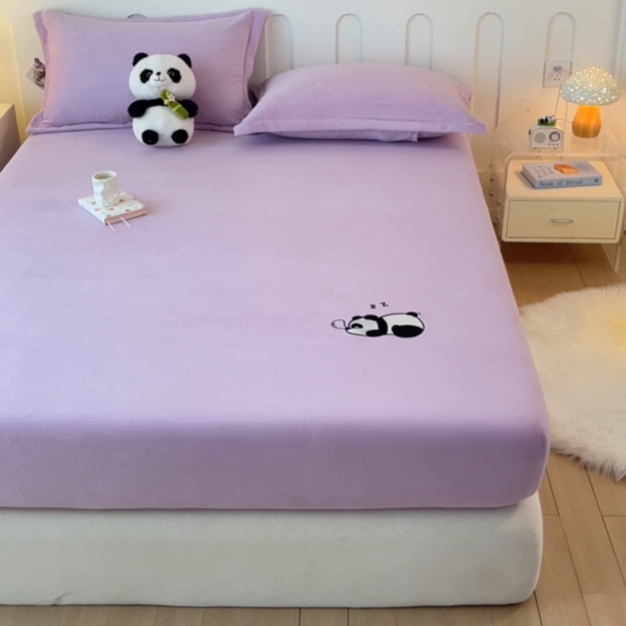 91家纺网 家纺一手货源 找家纺 梵克保罗 2024新款秋冬新款保暖加厚纯色牛奶绒泡泡熊刺绣单品单床笠 泡泡熊-香芋紫