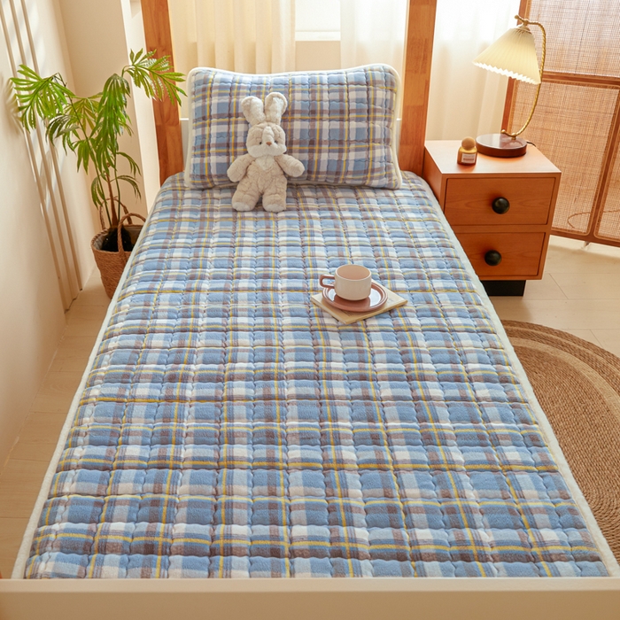 91家纺网 家纺一手货源 找家纺 鑫钰 2024新款秋冬季学生宿舍专用加厚牛奶绒床笠-暖格 暖格-简希蓝